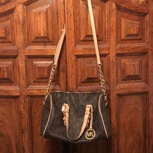 Michael Kors 💯 % Authentic